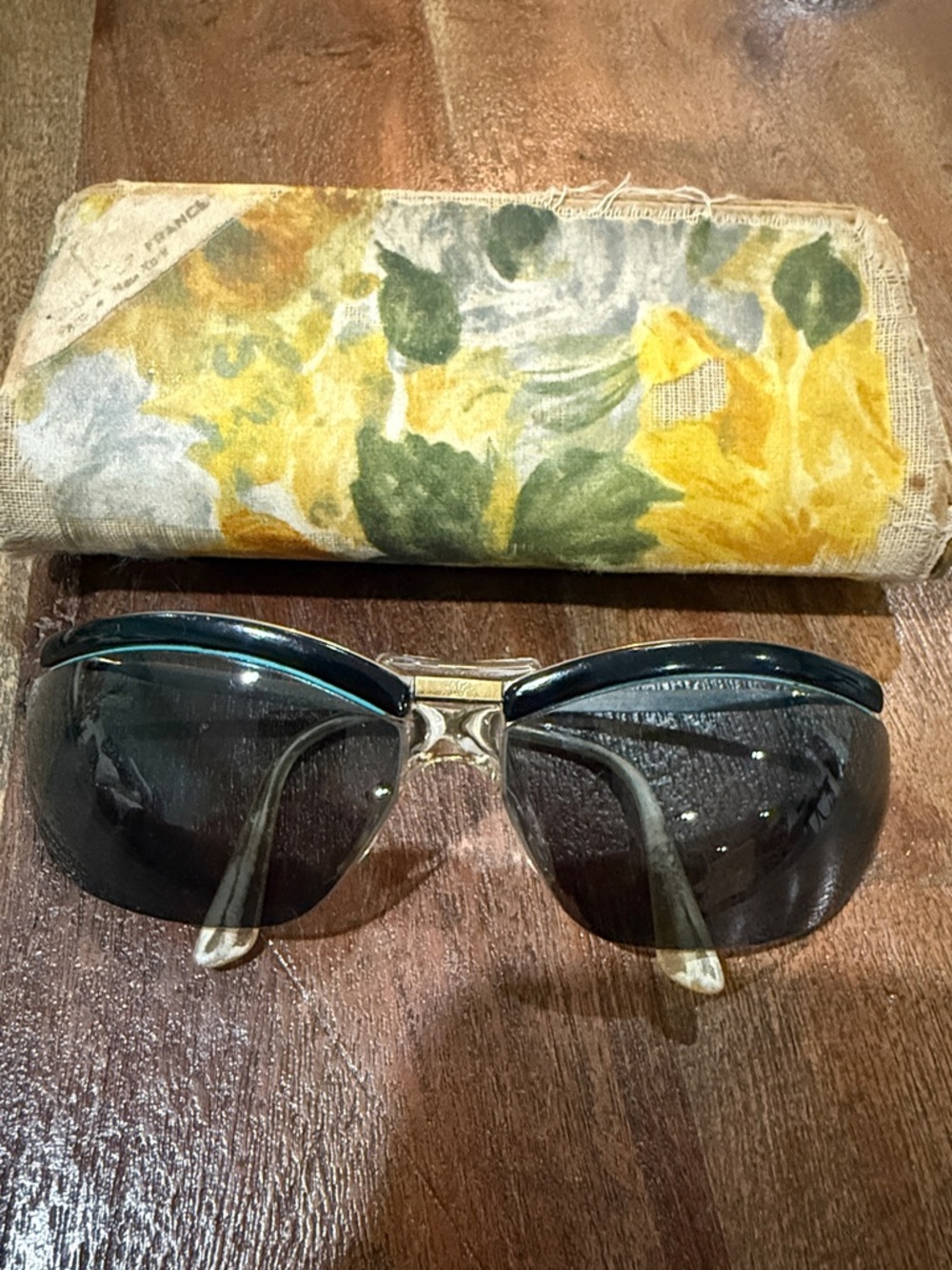 Vintage Renauld Women's Black and Gold Rimless Sunglasses with Floral Case